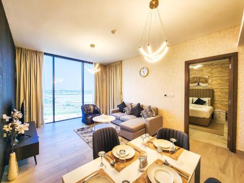 STAY BY LATINEM Luxury 1BR Holiday Home OPA 802 near Burj Khalifa