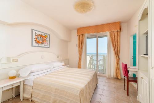 Postel nebo postele na pokoji v ubytování Universal Hotel