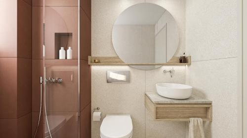 La salle de bains est pourvue d'un lavabo, d'un miroir et de toilettes. dans l'établissement Falassarna Beach studios&apartments, à Falasarna