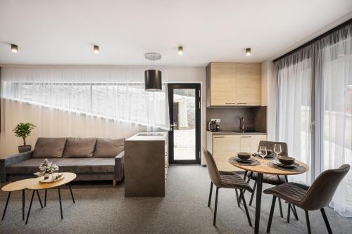 Posezení v ubytování Malinô Apartments - Chalets in Ski & Bike Park