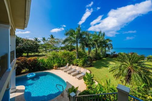 Beachfront Potrero - nice 7-BR villa, private cook included - Casa Royal