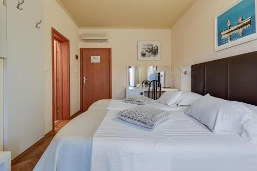 Postel nebo postele na pokoji v ubytování Hotel Marinko