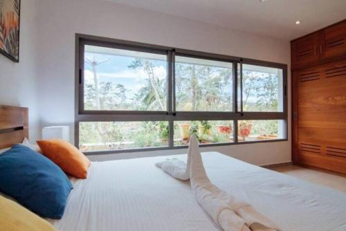 Ένα ή περισσότερα κρεβάτια σε δωμάτιο στο 3 Bedroom Pool Villa 50M To The Beach