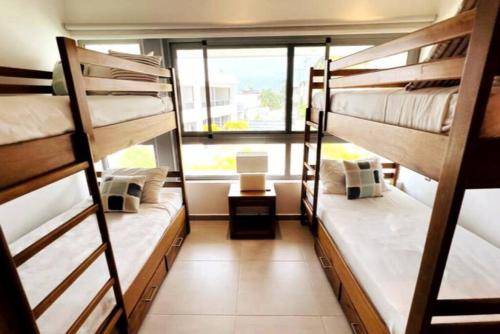 Ένα ή περισσότερα κρεβάτια σε δωμάτιο στο 3 Bedroom Pool Villa 50M To The Beach