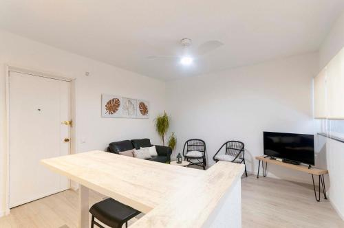Modern,cozy and centric apartment next to beach