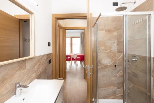 a bathroom with a shower and a sink at Pianeta Oro Chalet Allegra in Livigno