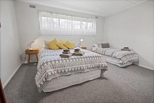 Säng eller sängar i ett rum på Raymond Island Retreat