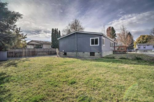 Charming Grants Pass Home with Large Backyard! – Photos 2