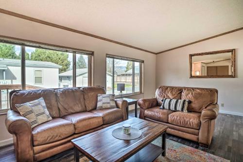 Charming Grants Pass Home with Large Backyard! – Photos 5