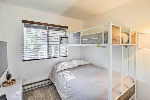 Gallery image of Near Hiking Modern Heber-Overgaard Cabin with Deck in Heber