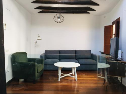 a living room with a blue couch and a table at El Ventanillo in Toledo