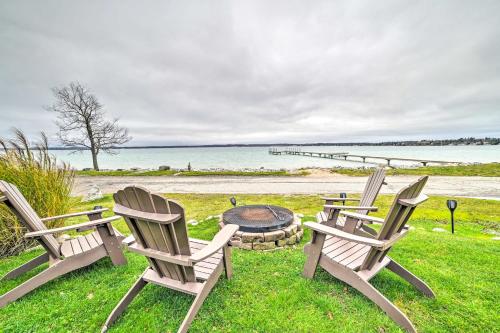 Lake Charlevoix Cottage Fire Pit and Deck – Photos 2
