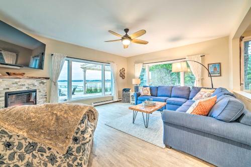 Lake Charlevoix Cottage Fire Pit and Deck – Photos 5