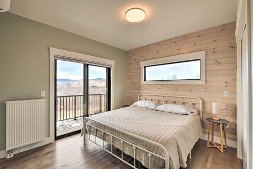 Posteľ alebo postele v izbe v ubytovaní Secluded Kingfield Abode with Idyllic Mtn Views