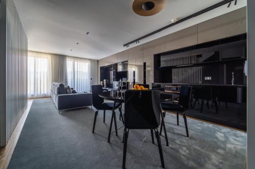 a living room with a dining table and chairs at Lux Housing Século XXI in Braga