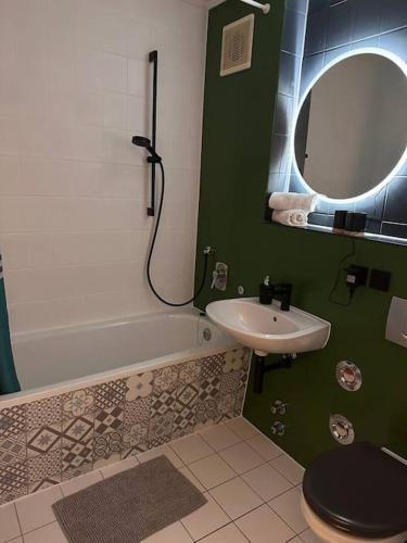 Koupelna v ubytování cozy Apartment mit Balkon I WLAN