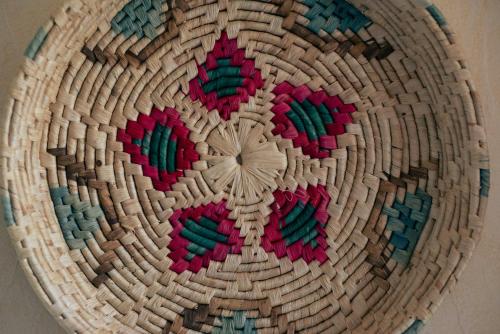 a wicker basket with a colorful design on it at Affittacamere S'Alzola in Porto Rotondo