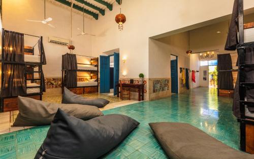 a room with a swimming pool with pillows on the floor at Che Nomadas Mérida Hostel Adults Only in Mérida