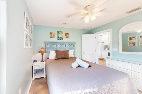 a bedroom with a bed and a ceiling fan at Sea's The Day in Anna Maria