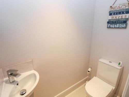 Bilik mandi di LunaRoxx, 6 Meadow Gardens, Kilgetty