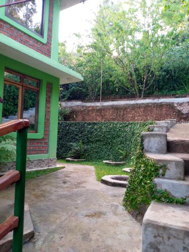 Taman di luar Galapagos Homestay
