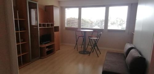 Grand studio Canal St Martin Paris