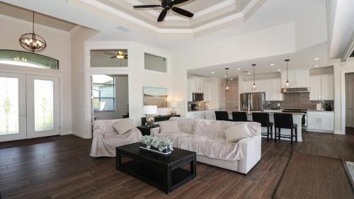 8330 Tracy Circle – Photos 2