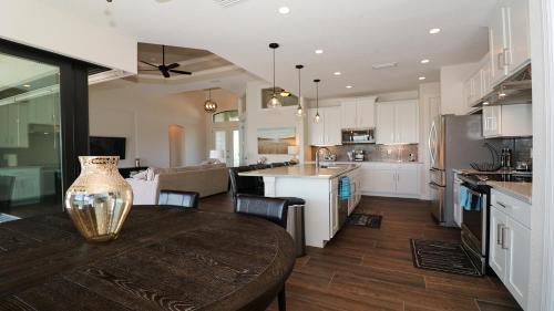 8330 Tracy Circle – Photos 3