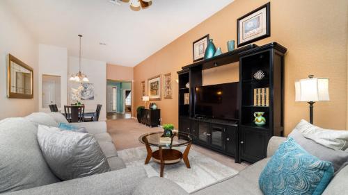 7814 Beechfield Street – Photos 2