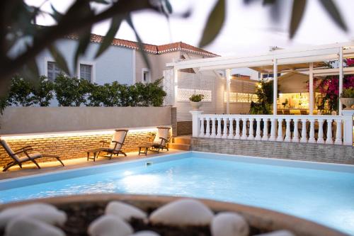 Бассейн в Armata Boutique Hotel или поблизости