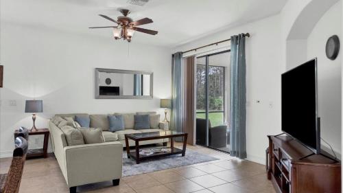 209 Australian Drive – Photos 2