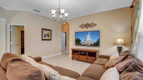 2605 Daulby Street – Photos 2