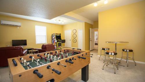 7713 Comrow Street – Photos 3