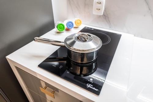 Dapur atau dapur kecil di Rosemari's Apartments 4 Studios Luxuosos