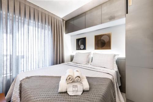 Katil atau katil-katil dalam bilik di Rosemari's Apartments 4 Studios Luxuosos