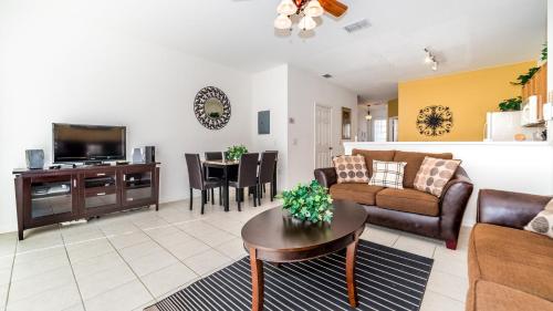 7678 Otterspool Street – Photos 3