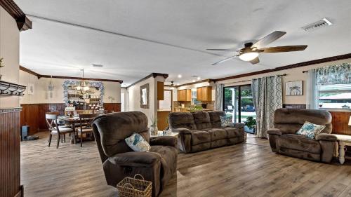 22396 Nyack Avenue – Photos 4