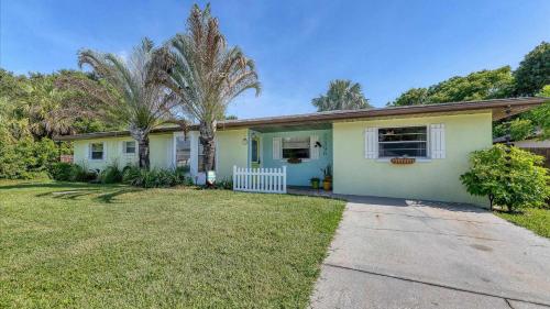 22396 Nyack Avenue – Photos 5