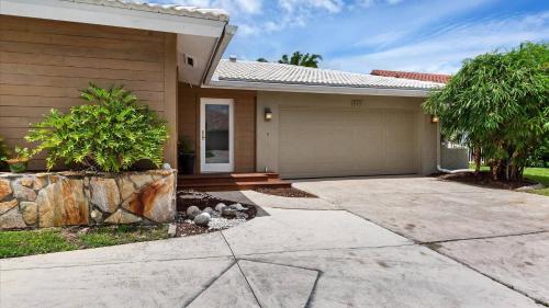 819 Napoli Lane – Photos 3