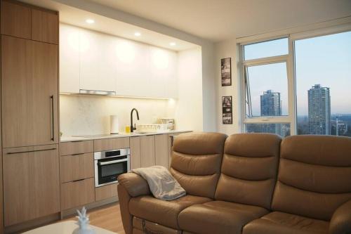 Brand New High-Rise 2 bed Entire Condo