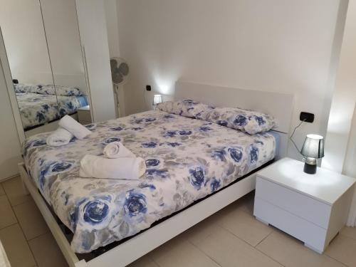 a bedroom with a bed with blue and white sheets at Risveglio in Como
