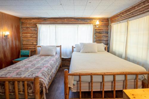 Katil atau katil-katil dalam bilik di The Meeker Park Lodge