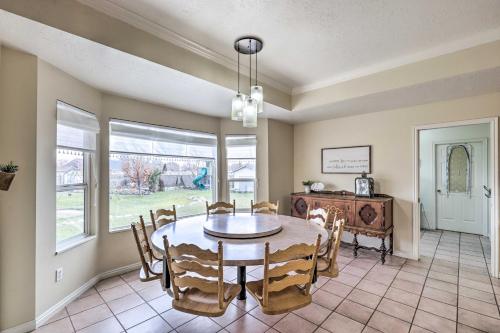 Φωτογραφία από το άλμπουμ του Riverton Home with Gas Grill and Private Deck! σε Riverton
