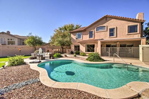 Oro Valley Home with Putting Green and Grill