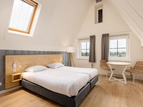 Comfortable hotel room, center of Volendam at 1km