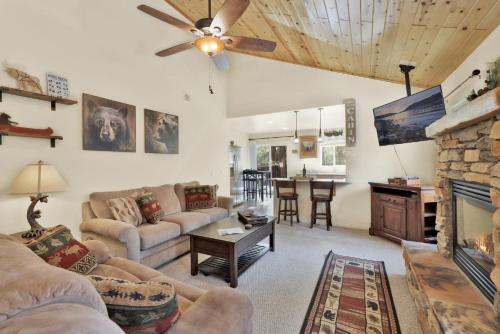 2171-The Sugar Chalet home – Photos 2