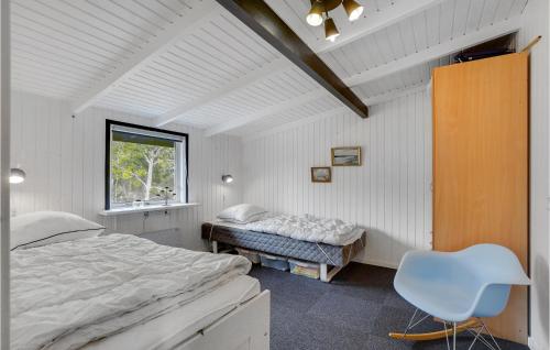 Postel nebo postele na pokoji v ubytování Cozy Home In lbk With Wifi
