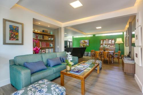 a living room with a blue couch and a table at Nova Pousada dos Chás in Florianópolis