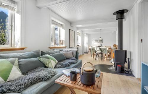 Posezení v ubytování 2 Bedroom Cozy Home In Rønne
