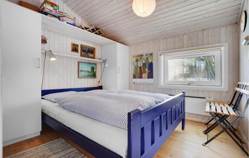 Postel nebo postele na pokoji v ubytování 2 Bedroom Cozy Home In Knebel
